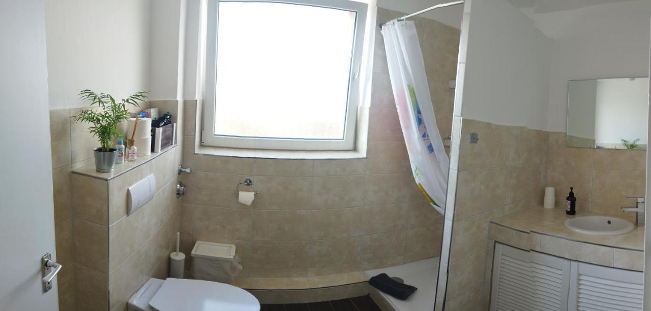 Ferienwohnung In Kronshagen Monteurwohnung 3 Zimmer 70 M2, Kueche Und Badezimmer Exterior foto